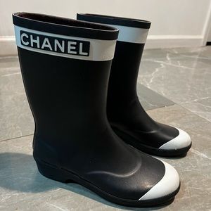 CHANEL BLACK AND WHITE SHORT BOOTS